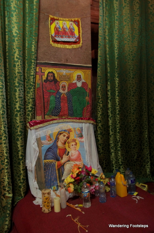 The area of offerings to the Virgin Mary.