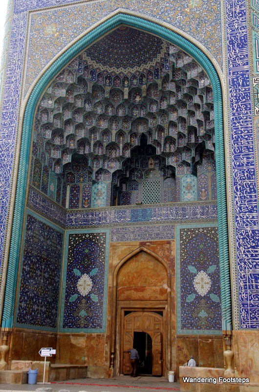 The entrance of a mosque in Esfehan.
