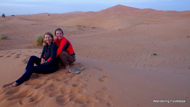 Mom and daughter on the Erg Chebbi dunes.