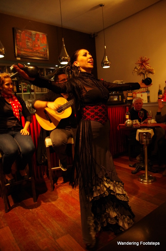 Flamenco dinner performance at Vino Mio restaurant in Málaga.