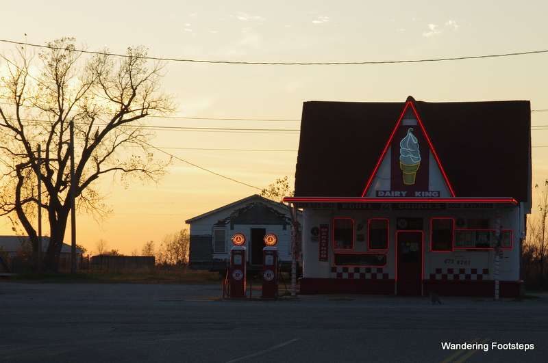 This diner/service station, with a bit of neon, is a quintessential site along Route 66.