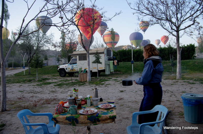 Breakfast with the hot-air balloons in Capadoccia.